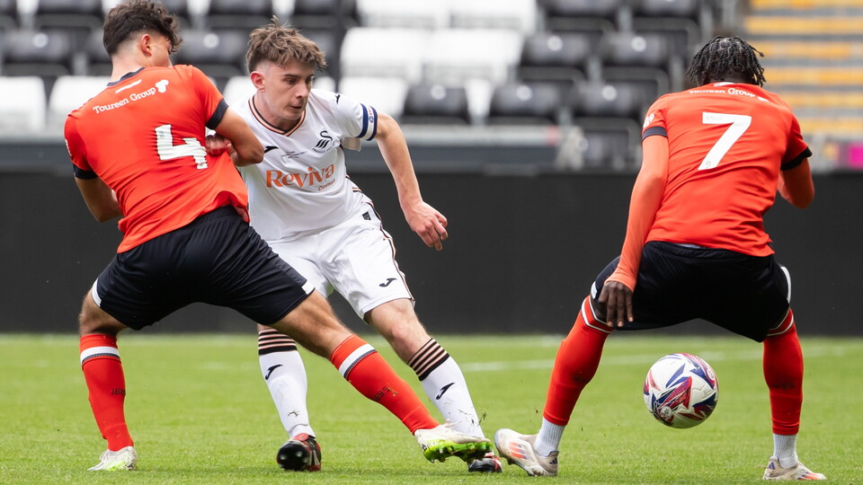 Gallery Swans v Luton U17