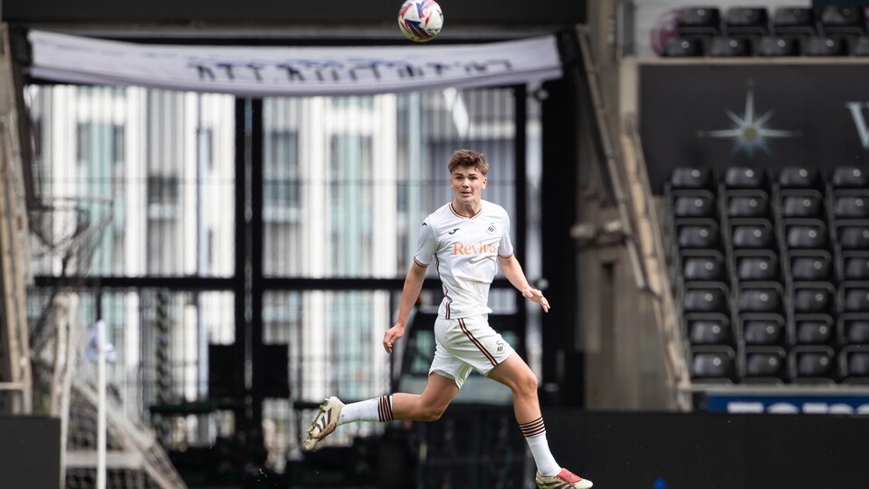 Gallery Swans U17s v Luton Town U17s
