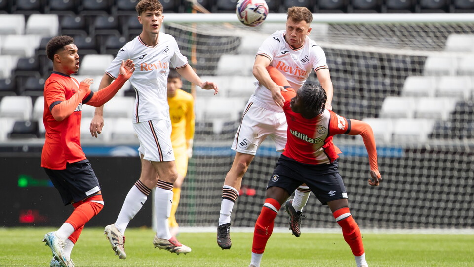 Gallery Swans U17s v Luton Town U17s