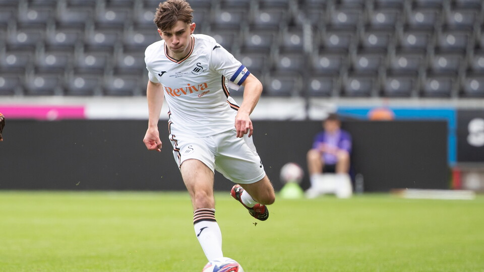 Gallery Swans U17s v Luton Town U17s