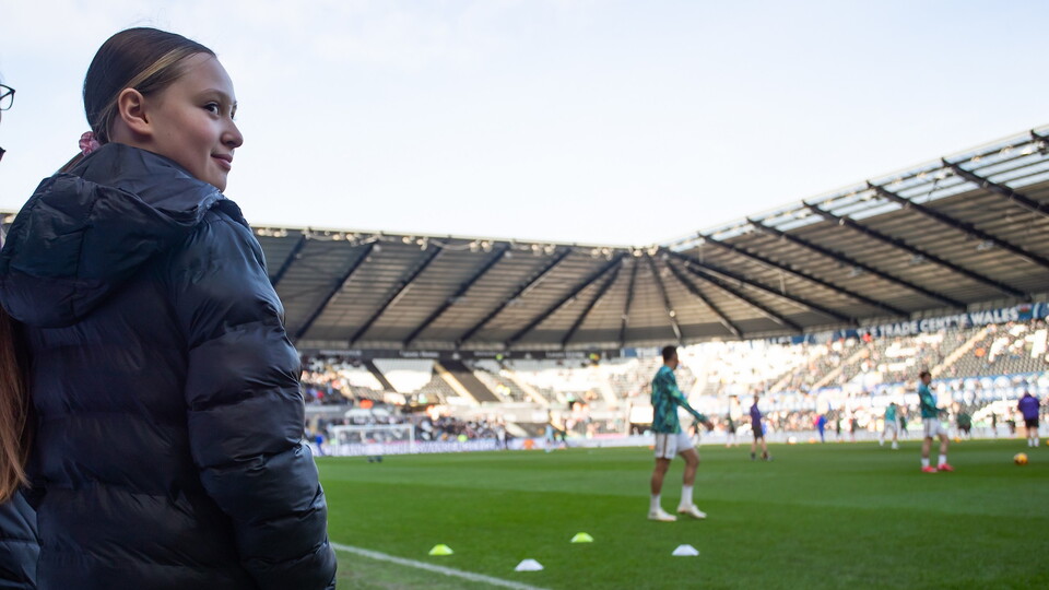 Swans Fans watching warm up