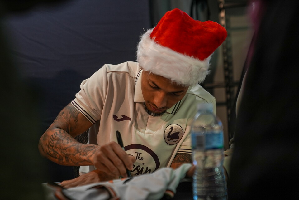 Gallery | Club Shop signing