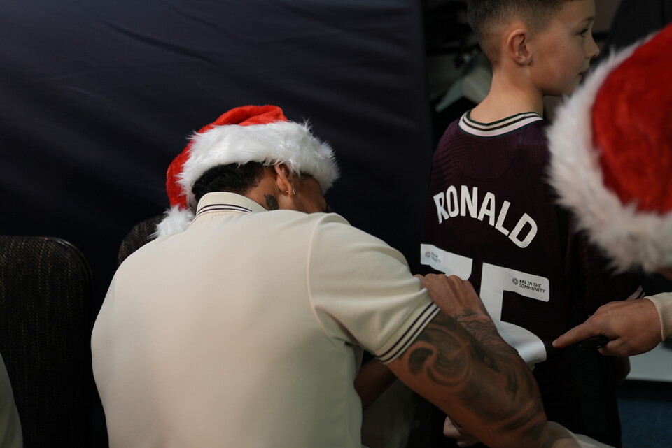 Gallery | Club Shop signing