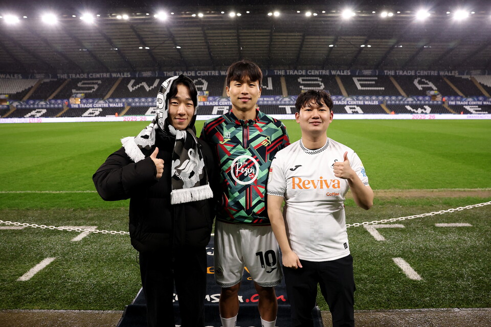 Fan gallery | Swansea City v Blackburn Rovers