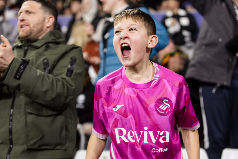 Fan Gallery | Swans v Preston