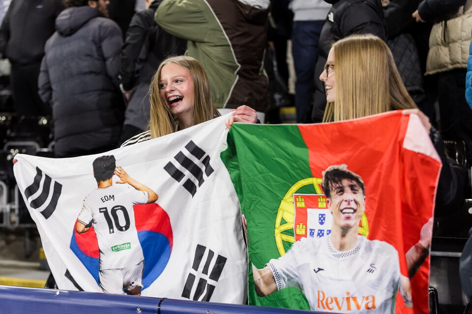 Fan Gallery | Swans v Preston