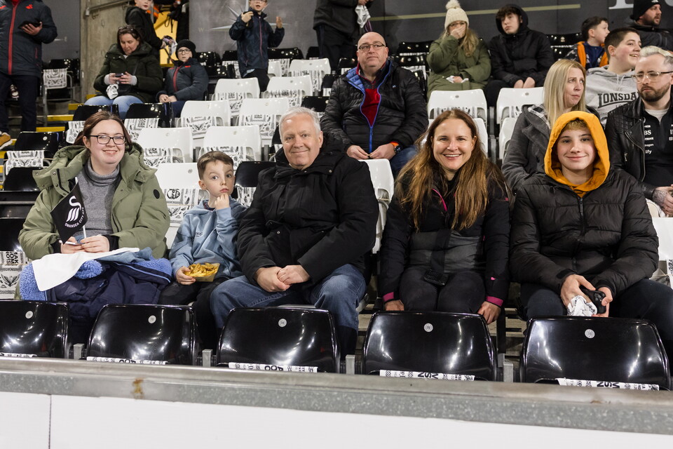 Fan Gallery | Swans v Preston