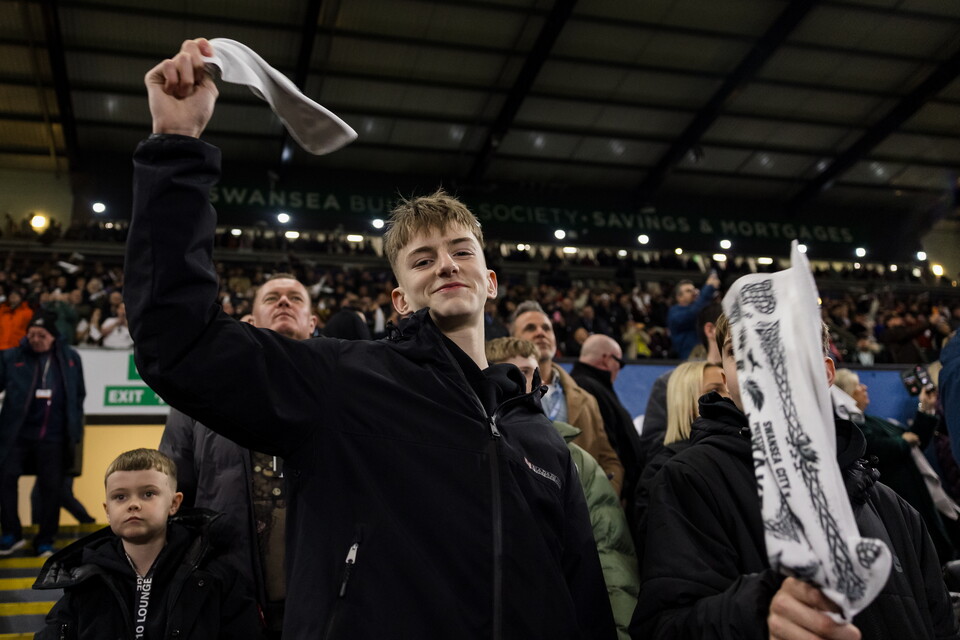 Fan Gallery | Swans v Preston