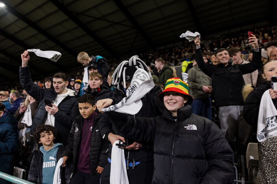 Fan Gallery | Swans v Preston