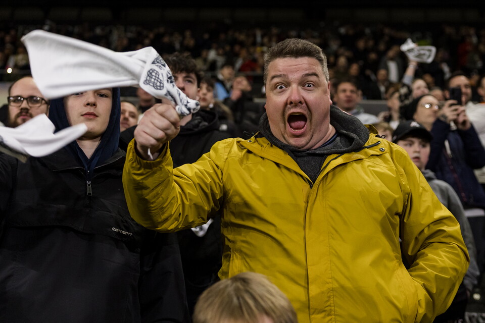 Fan Gallery | Swans v Preston