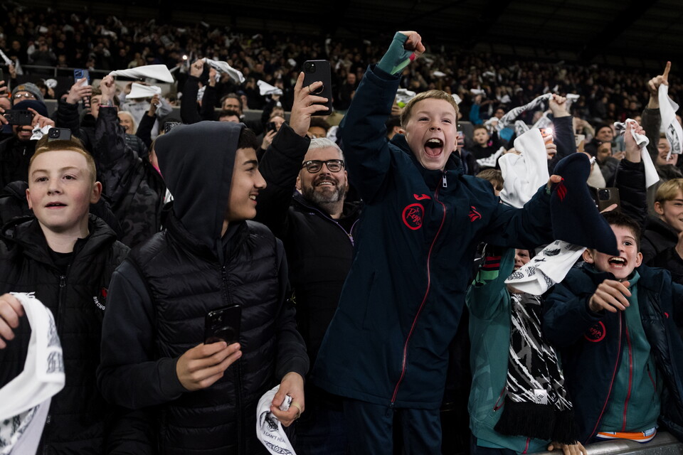 Fan Gallery | Swans v Preston
