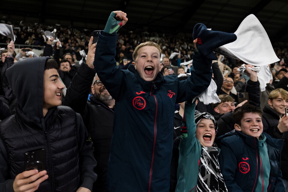 Fan Gallery | Swans v Preston