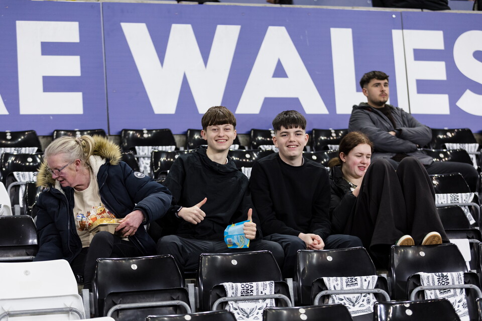 Fan Gallery | Swans v Preston