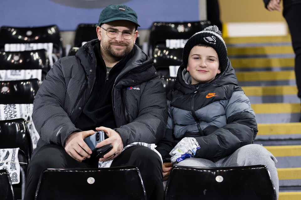 Fan Gallery | Swans v Preston