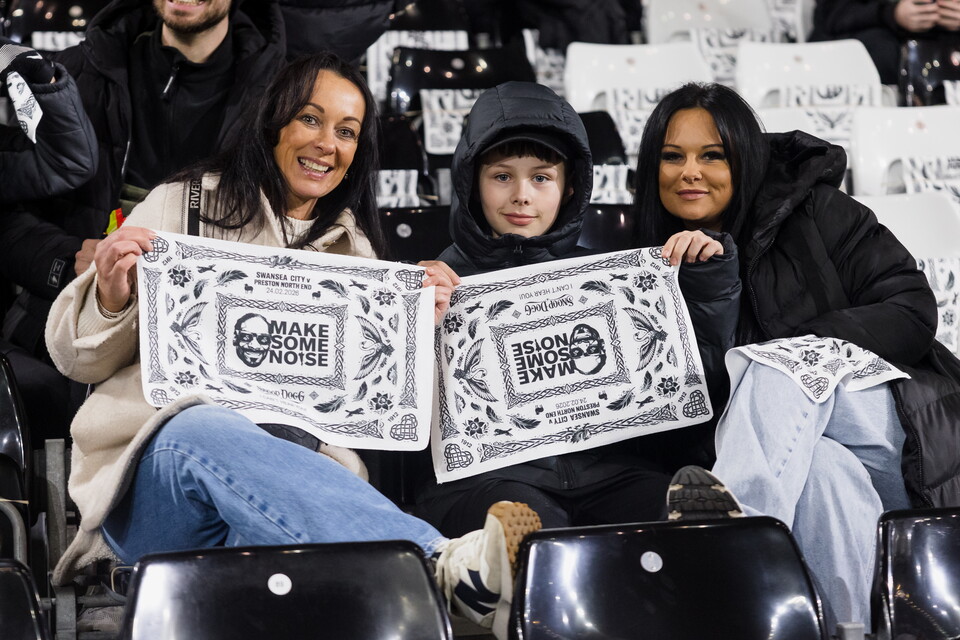 Fan Gallery | Swans v Preston