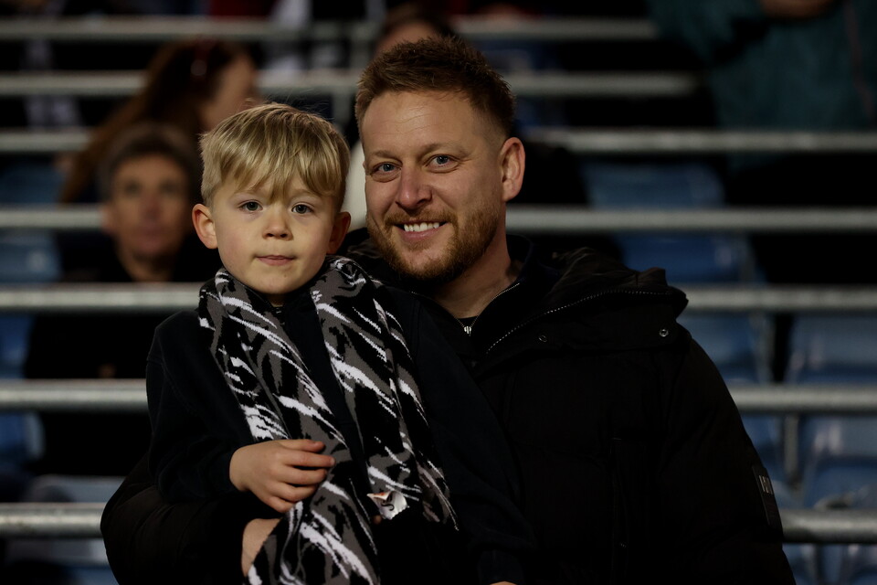 Fan Gallery | Portsmouth v Swans