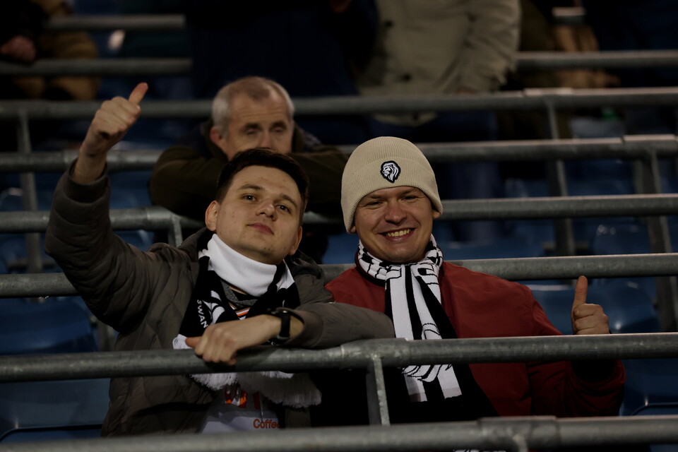 Fan Gallery | Portsmouth v Swans