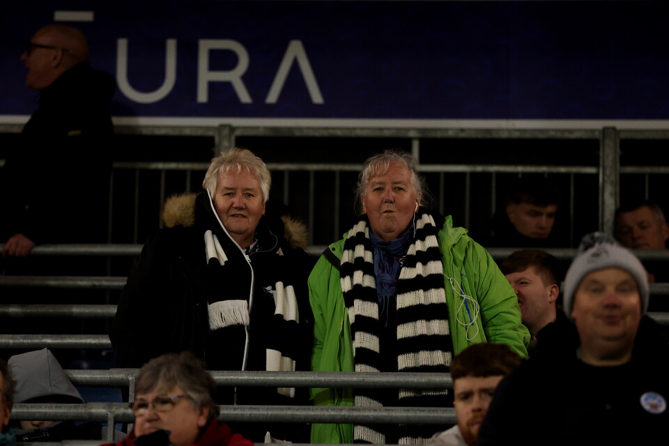Fan Gallery | Portsmouth v Swans