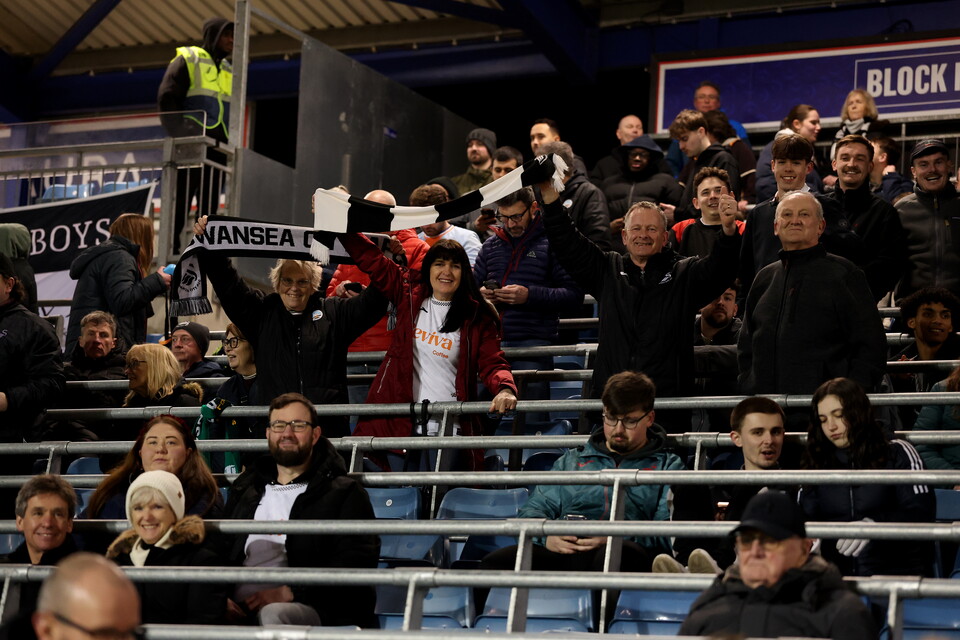 Fan Gallery | Portsmouth v Swans