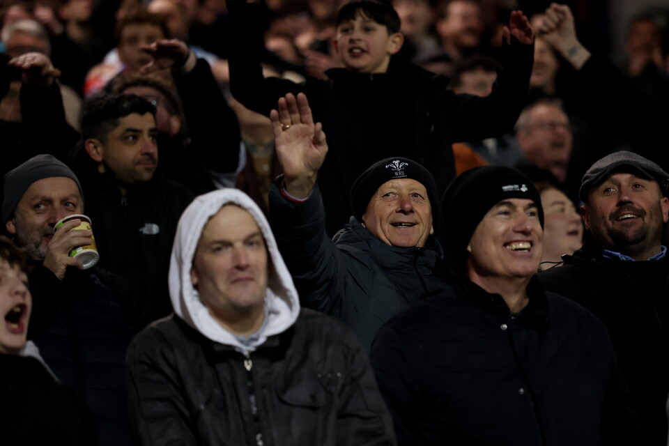 Fan Gallery | Portsmouth v Swans