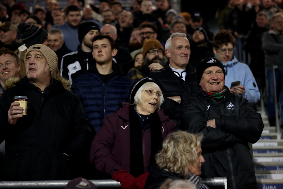 Fan Gallery | Portsmouth v Swans