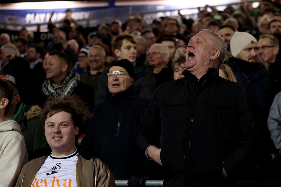 Fan Gallery | Portsmouth v Swans