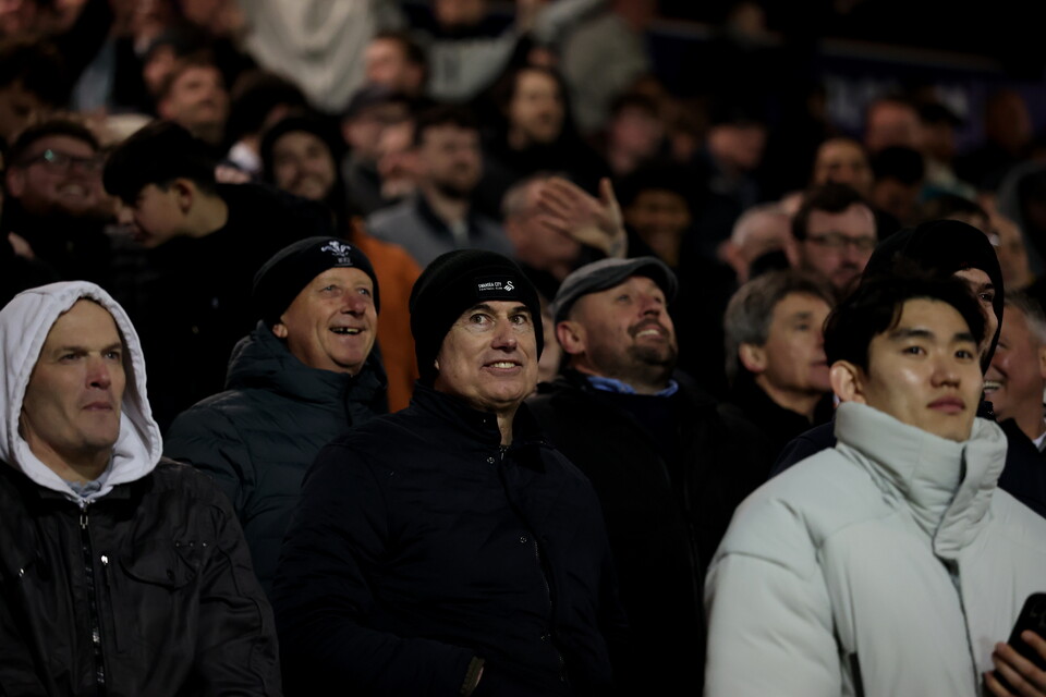 Fan Gallery | Portsmouth v Swans