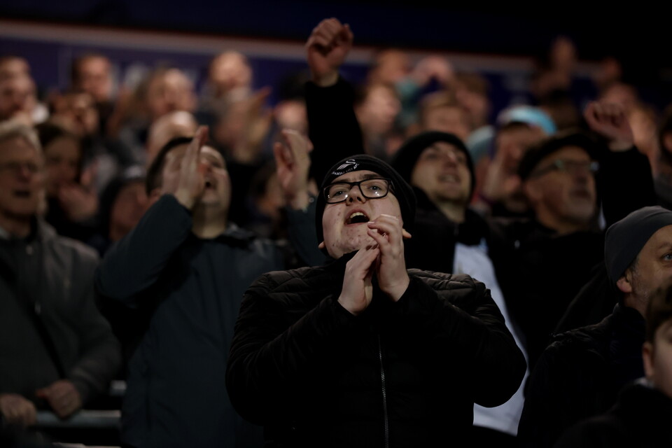 Fan Gallery | Portsmouth v Swans