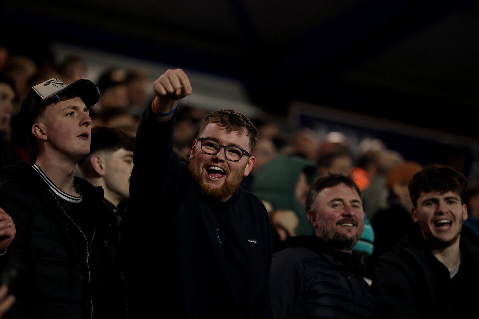 Fan Gallery | Portsmouth v Swans
