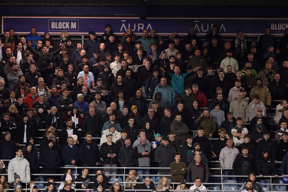 Fan Gallery | Portsmouth v Swans