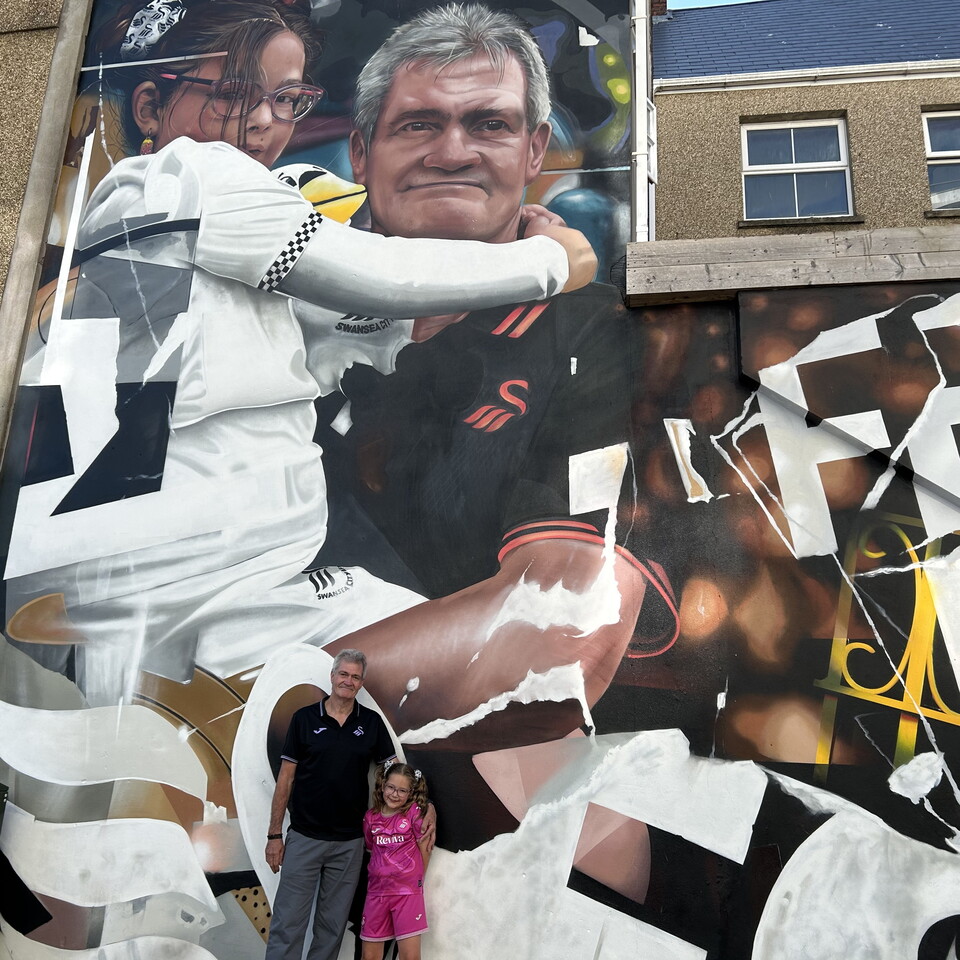 Salvatore and Rosa in front of the mural they posed for