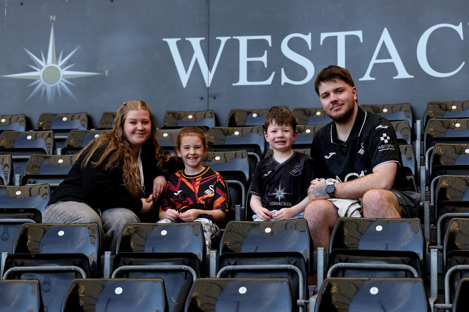 Fan gallery | Swansea City v West Ham United