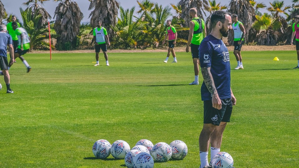 leon britton in spain 