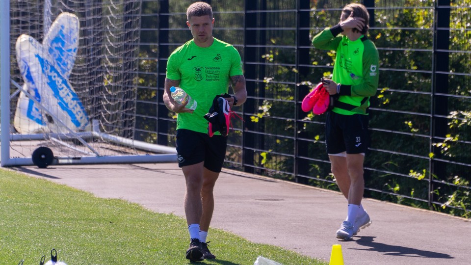 Jake Bidwell return to training 