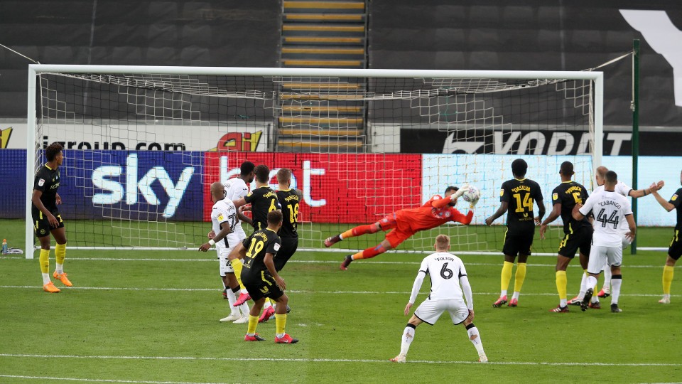 Brentford (H) Ayew shot