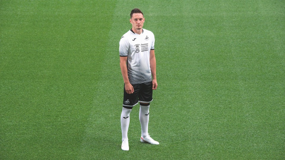 Home Kit Connor Roberts