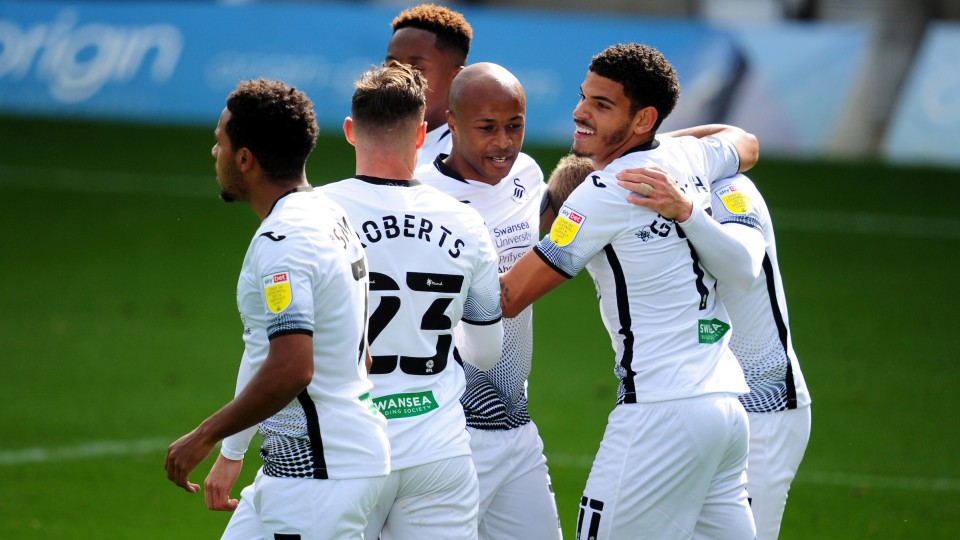 Swans celebrate v Wycombe