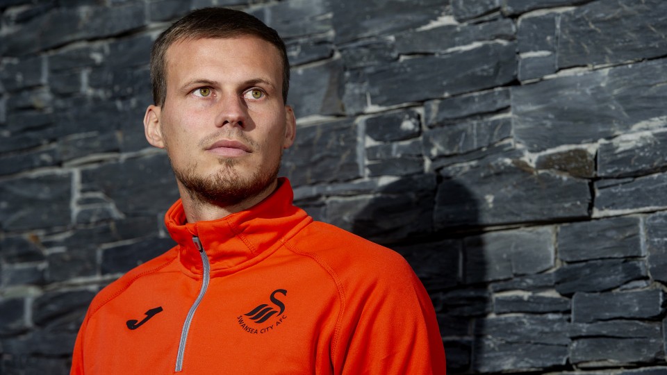 Ryan Bennett signing 2