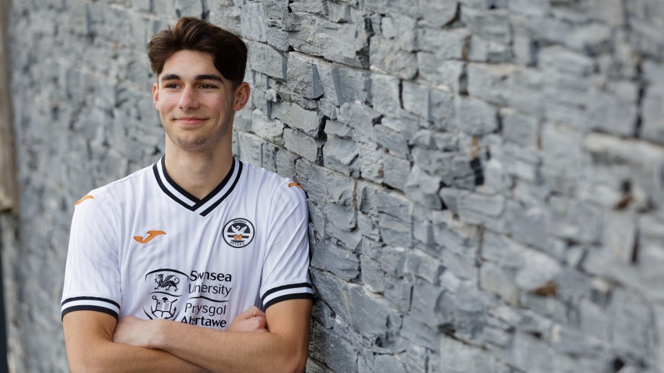 Finley Burns signing