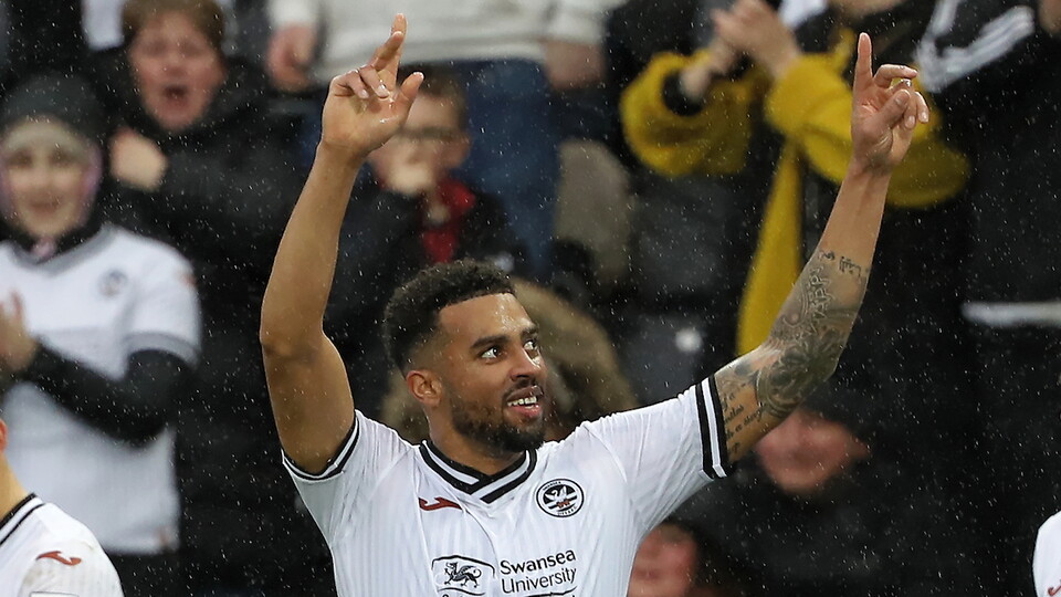 Bristol City home Cyrus Christie 9