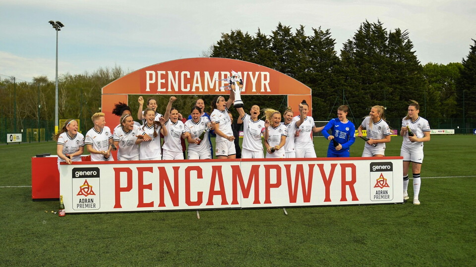 Swansea ladies trophy lift 1