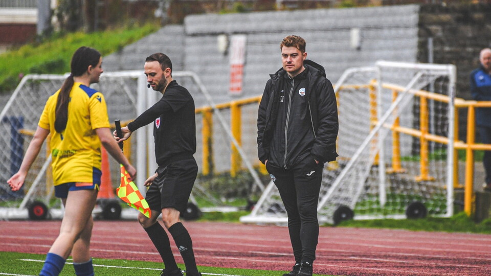 Ceri Phillips vs Barry