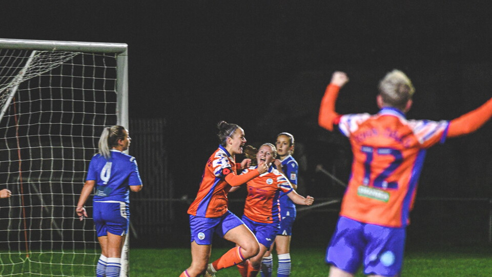 Nieve Jenkins Swans Ladies