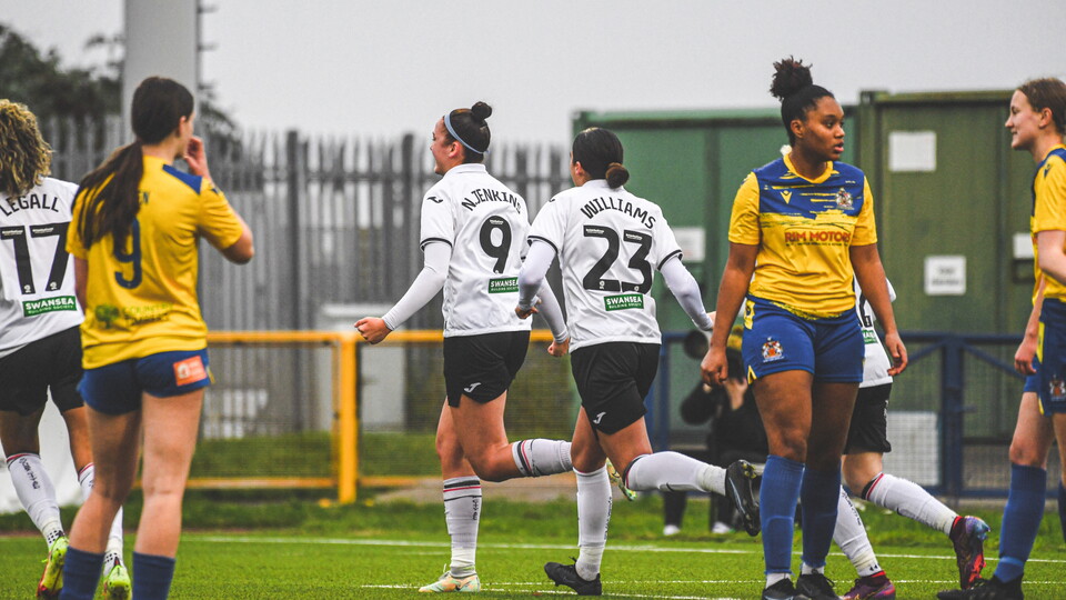 Nieve Jenkins Swansea City Ladies vs Barry 