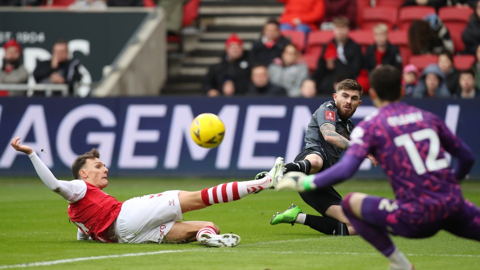 Ryan Manning shoots against Bristol City