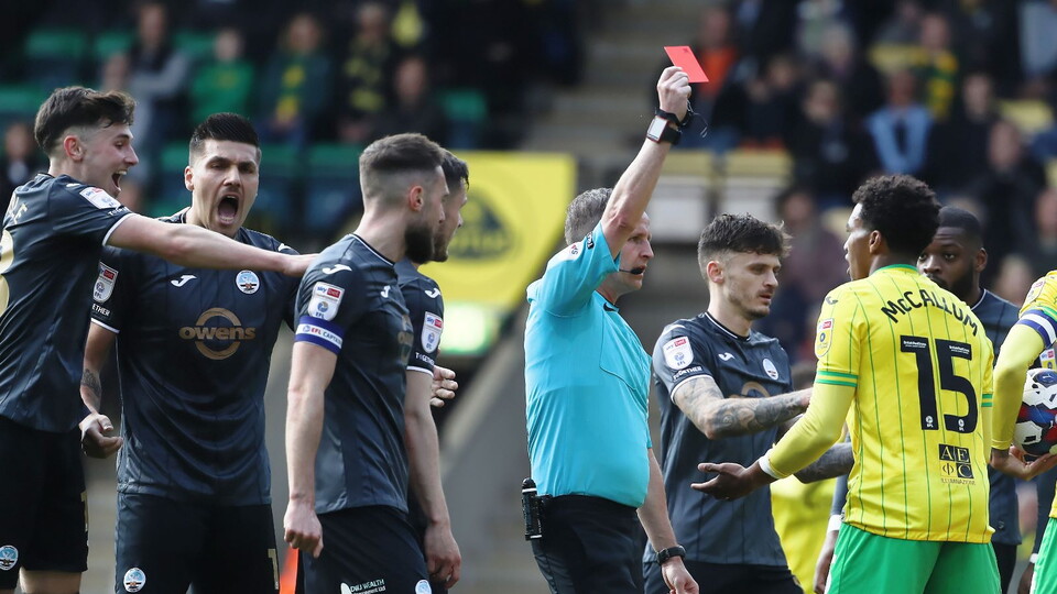 Norwich red card