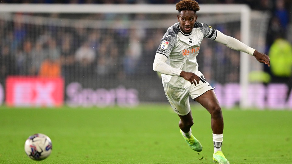 Jamal Lowe chases the ball 