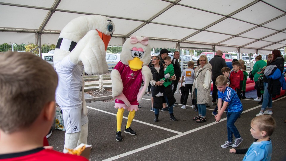 Cyril and Cybil dancing
