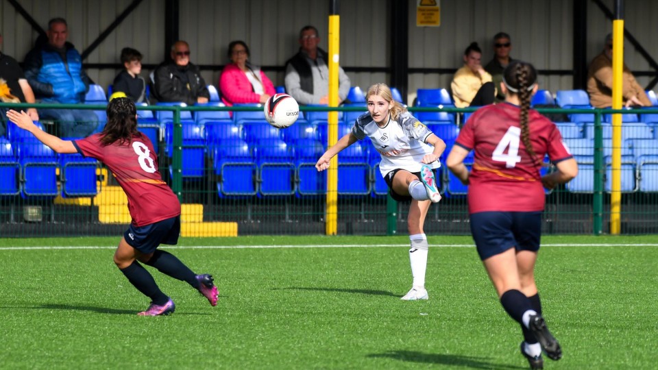Emily Thomas Swans Women v Cardiff Met