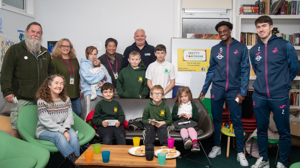 Nat Ogbeta and Josh Key visit Sketty Food bank